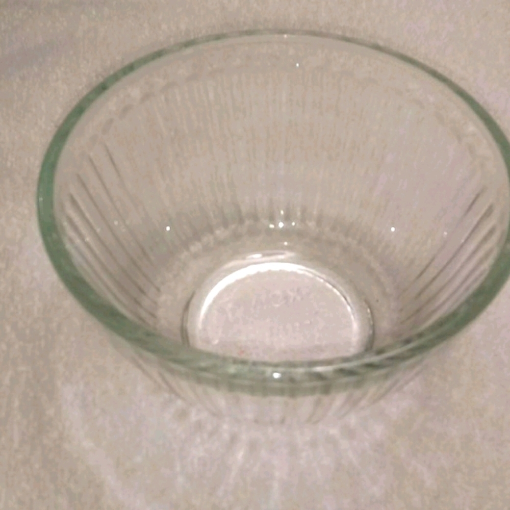 Pyrex 3 cup bowl